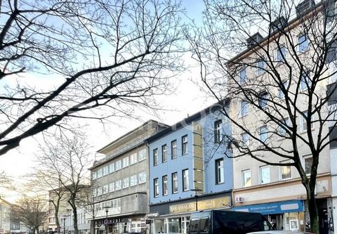 Una atractiva inversión está en venta en Dortmund-Mitte: dos apartamentos alquilados encima de un cibercafé en una ubicación céntrica. Ambos apartamentos están ubicados en la misma planta, tienen puertas de entrada nuevas y ventanas parcialmente reno...