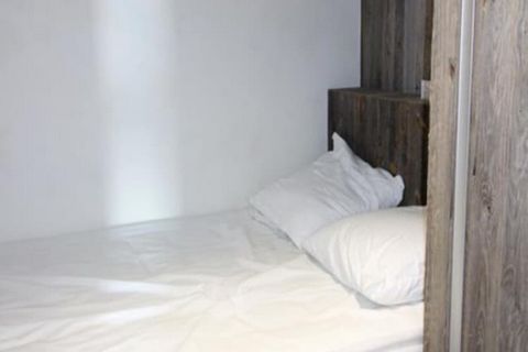 Questo monolocale ristrutturato di 37 m² offre uno spazio confortevole e funzionale per un massimo di quattro persone, dotato di un accogliente angolo di montagna con letto matrimoniale e un soggiorno con divano letto (140 cm) per ulteriore spazio pe...