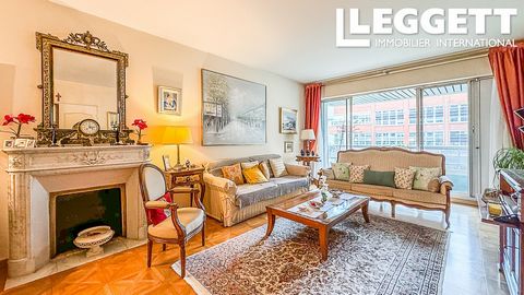 A33410VID75 - FÉDÉRATION - Bordering the 7th arrondissement. LEGGETT Immobilier presents this family apartment of 118m² (1,270 sq ft) located on the 2nd floor of a building with fully renovated common areas. Its optimal layout offers a perfect separa...