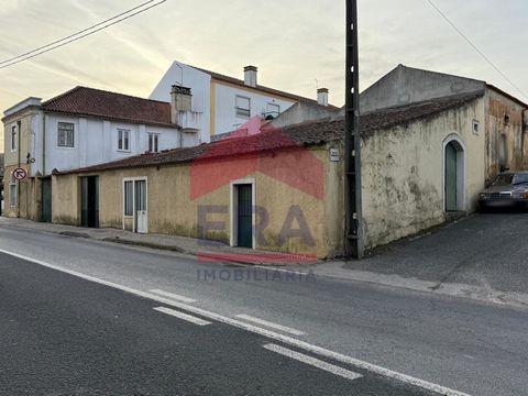 Entrepôt de 189 m2. Avec trois espaces différents, possibilité de monétiser. A besoin de travaux d'amélioration. Situé à cinq minutes de Torres Vedras et de l'accès à l'autoroute et à environ 45 minutes de Lisbonne. *Les informations fournies sont à ...