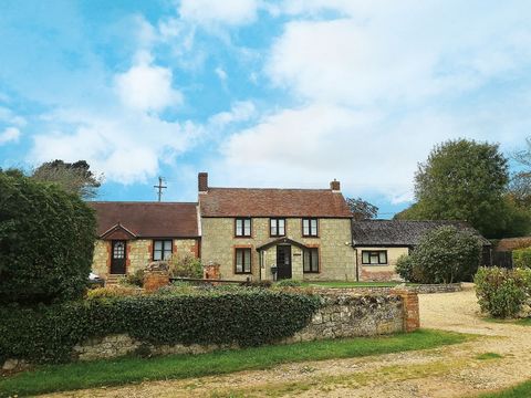 With wonderful views over the vast central green and surrounded by countryside, this delightful character home is in a superb location. Originally built over three hundred years ago in local Isle of Wight stone it was extended in 1992 with the additi...