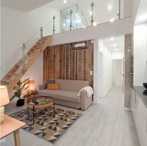 1+1 bedroom apartment in a family neighborhood of São Domingos de Benfica. Possibility of partial exemption from IMT and stamp duty as provided for in Decree-Law No. 48-A/2024. Residential area, with several points of commerce and services. Tradition...