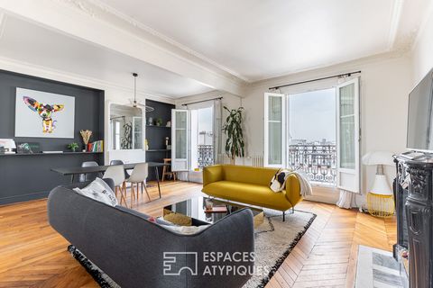 A stone's throw from the famous Olive market, this top-floor duplex of 128.44 m2 (122.02 m2 Carrez) with a balcony of about 5 m2 facing south is located on the 5th and 6th floors of a Haussmannian building (elevator project in progress). This recentl...