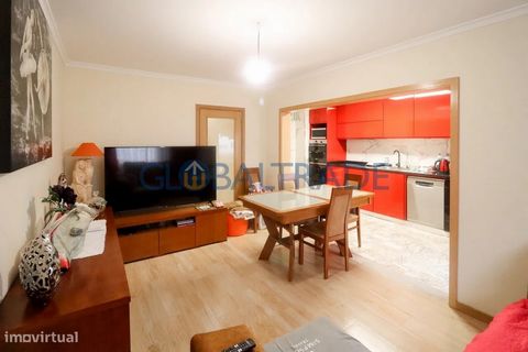 3 bedroom apartment in Vila Nova de Gaia, with two fronts and a solar orientation Northeast and southwest, benefits from excellent natural light throughout the day, which provides a cozy environment for family moments. The building is adapted for peo...