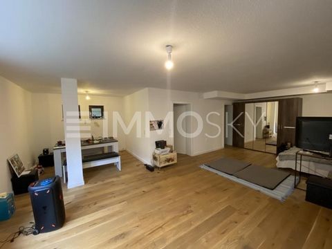 Here, a well-kept 1.5-room apartment in a traffic-calmed play street in Sachsenheim is now available for sale! The property is located in the basement and can be accessed via a separate entrance. The living space of approx. 62.83 m² extends over an e...