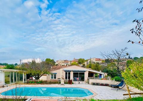 Villa with great potential! ideal family! this 132M2 villa on a plot of 1490 M2 is composed as follows: A veranda A kitchen open to a large dining room with fireplace A living room bathed in light opening onto a covered terrace, an outdoor kitchen an...