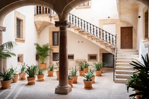 The Portella Palace, which dates back to the 17th century, is an exclusive restored building divided into 6 spectacular residences. Located in the heart of the city of Palma de Mallorca, it offers magnificent spaces designed with the best quality mat...