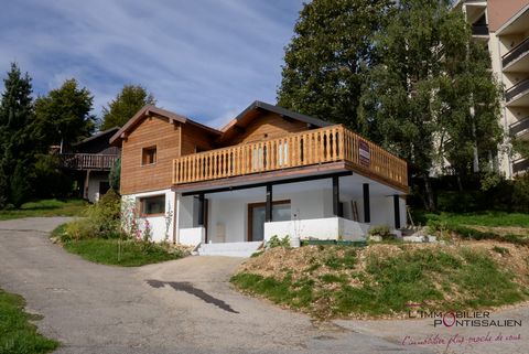 Chalet of 71m2 totally renovated in a quiet area of the Hôpitals-Neufs composed of a kitchen open to the living room, 2 bedrooms, an office, bathroom, WC. This property has 2 terraces and a parking space. Beautiful exposure and close to commerce. To ...