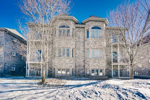 Magnificent 2 bedroom condo in excellent condition, available quickly, located in the heart of Aylmer. This unit offers you an open concept with 9-foot ceilings, engineered wood floors in the living room and dining room, wall-mounted air conditioning...