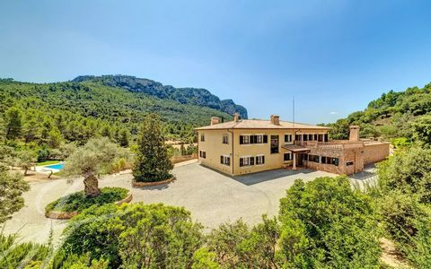 This majestic finca is located in the mountains between Bunyola and Orient in an idyllic location with privacy. The 20 year old finca, which was built with high quality materials, offers a main house and 2 guesthouses. In total the 12 bedrooms and 9 ...