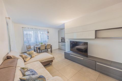 We are pleased to be able to offer you this as-new 2-room apartment with a spacious terrace for sale in a well-maintained and quietly located condominium in the Firmian district. The property faces north-east, which ensures pleasant brightness and fr...