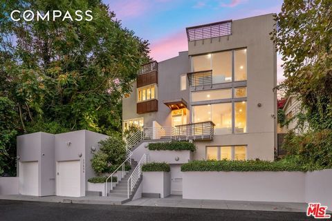 Welcome to this contemporary hideaway, positioned south of the Boulevard on a charming tree-lined street in prized Sherman Oaks. The home's towering facade is marked by geometric panes of glass reflecting blue sky and lush California greenery. Throug...