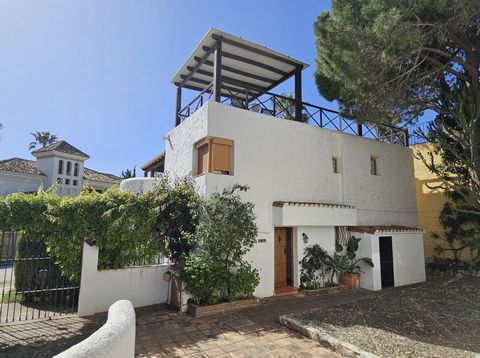 Fabulous three bedroom absolute bargain detached villa located within a sought after gated villa community in Sierra Blanca in Marbella. This spacious property is situated within a private community of just 18 houses, with cobbled streets, fountains,...