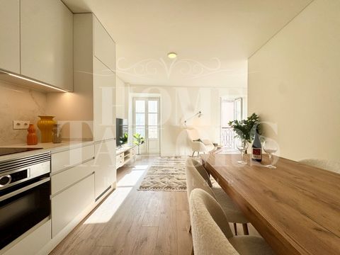 Presentamos este sofisticado apartamento de nueva construcción de 2 dormitorios, con 63 m², ubicado en la prestigiosa Travessa da Água da Flor, en el corazón del vibrante Bairro Alto, en Lisboa. Insertada en un edificio a estrenar, esta propiedad ofr...