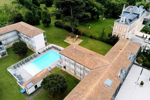 La résidence de vacances Le Domaine du Château*** vous accueille dans la cité maritime millénaire de La Rochelle. La Rochelle vous séduira avec ses différents ports et ses nombreuses rues secrètes bordées d’arcades qui font le charme de la ville. Que...