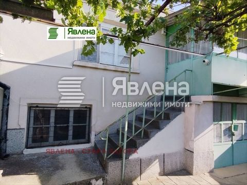 For sale is a wonderful house in the picturesque village of Yazdach, located 15 minutes by car from Stara Zagora in the direction of Chirpan. The village is located on several hills, a small river passes in the middle of it, giving additional charm t...