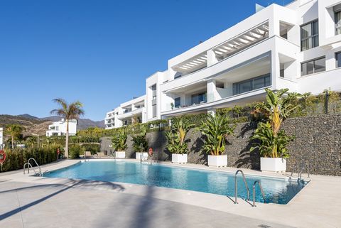 Erleben Sie Eleganz und Komfort in dieser beeindruckenden 4-Zimmer-Wohnung im Erdgeschoss, gelegen im Herzen von Santa Clara, Marbella. Eingebettet in die prestigeträchtige Anlage Soul Marbella vereint dieses Zuhause Stil und Bequemlichkeit in perfek...