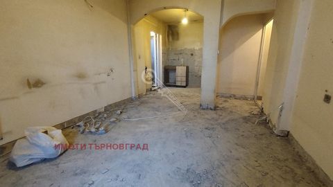 Imoti Tarnovgrad offer you a southern two-bedroom apartment for sale, located in Veliko Tarnovo district. Kolyu Ficheto, near a bus stop, school, kindergarten, park. The offered property has an area of 81 sq.m. and consists of two bedrooms, a living ...