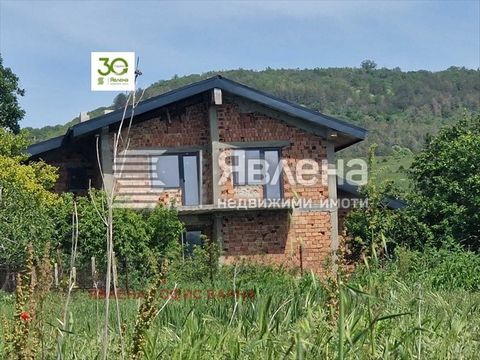 Yavlena offers to your attention a panoramic house in the village of Obrochishte act 16. The yard is detached, fenced with an area of 986 sq.m. The house has a total built-up area of 300 sq. m. m., and is spread out on a floor of 150 sq. m. m., and b...