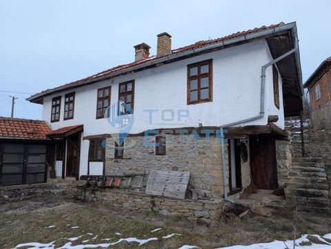 Top Estate Real Estate offers you a two-storey authentic house in the village of Kisyovtsi, Veliko Tarnovo region. The village of Kisyovtsi is located 4 km from the resort village of Voneshta Voda, 15 km from the town of Tryavna, 31 km from the town ...