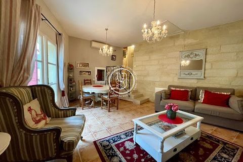 A beautifully finshed house, located in a quiet impasse, on one of the most sought-after streets in Uzès.  On the ground floor is an equipped kitchen with island, bedroom with shower room as well as a laundry room.  Stairs lead to the first floor wit...