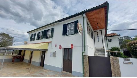 Urban building consisting of a house and shop floor, on the lower floor, in Barcelos. Benefit from the possibility of total exemption from IMT and stamp duty as provided for in Decree-Law No. 48-A/2024. Floor of the villa consisting of: 3 bedrooms 2 ...