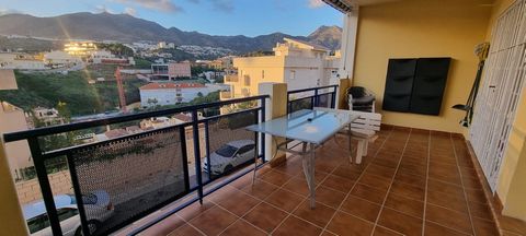 Beautiful property for sale in the area of Torrequebrada, Benalmadena, ideal location, residential area! Close to amenities such as supermarkets, playground, taxi rank and a step away from the beach!!! Gated community with communal pool, housing on f...