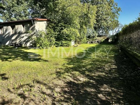 Idyllic farmland with potential in Burgdorf We are pleased to introduce you to this charming piece of farmland in Burgdorf. There is a small house on the property, which is ideal for demolition and reconstruction. With an area of 1300 square meters, ...