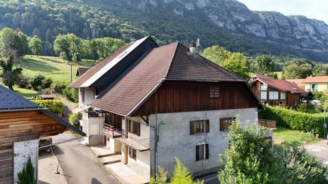 Haute-Savoie, 74210 LATHUILE, 5 minutes from the port and the beach of Doussard, Lake Annecy, in a popular hamlet close to the center of the village (nursery and primary school), this semi-detached house with promising development potential is curren...