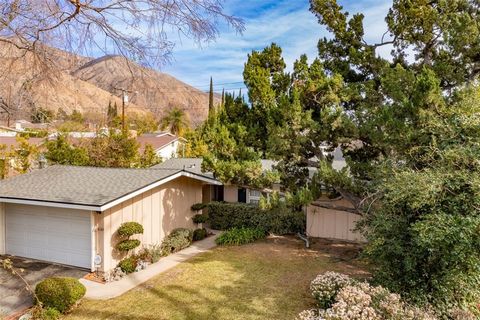 Charming Ranch Style Home in Desirable Upper Hastings Ranch of Pasadena Welcome to 1280 Leonard Ave, a delightful single-family residence situated in the heart of one of the most desirable places in Pasadena. This spacious home boasts approximately 1...