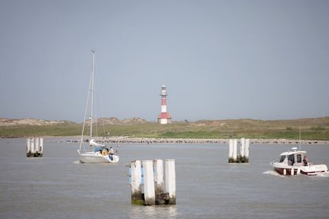 Apartment with 3 bedrooms on the sea wall. Casino included. Nestled in the serene coastal town of Nieuwpoort, this exquisite apartment offers the perfect blend of comfort, convenience, and breathtaking vistas. Located just a stone's throw away from t...