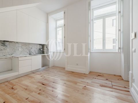 1-bedroom duplex apartment, never inhabited, with 69 sqm of private gross area, set in a fully rehabilitated old-style building, next to the Matosinhos market. The apartment is distributed over two floors. The entrance floor consists of a guest bathr...