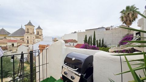 Unique opportunity! House for sale in the heart of Malaga with views of the Church of San Felipe Neri. Discover this real gem in the heart of Malaga with exclusive views. This detached house, of 110 m2 distributed over three floors, is the ideal opti...