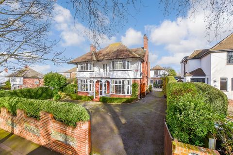 This impressive, detached family home was built in the 1930s and sits in 0.287 of an acre of delightful gardens and includes a detached two-bedroom annexe. It would be an ideal home for owners who want additional space for elderly relatives or adult ...