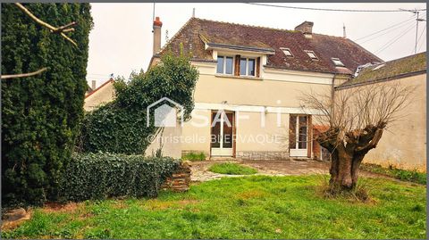 With a surface area of ??78 m², this house offers you: On the ground floor: A semi-equipped kitchen opening onto a bright living/dining room, decorated with a fireplace, ideal for your evenings by the fire. A separate WC completes this level. Upstair...