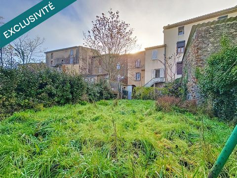 Situated in the heart of the village of Le Bousquet d'Orb, this town house offers a rare opportunity, within easy reach of all amenities and just 10 minutes from Bédarieux and 20 minutes from Lodève. With a total surface area of 119m² divided into tw...