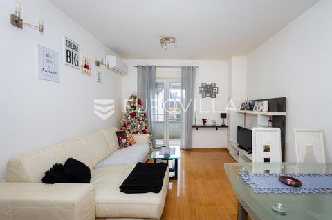 Rijeka, Srdoči, two-bedroom apartment NKP 50 m2 with a private attic of 140 m2. An apartment of 50 m² is for sale in a smaller building with eight apartments, located in the center of Srdoči, at the end of a dead end street, in the immediate vicinity...