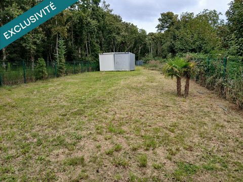 Sur la commune de limetz villez, vends terrain non constructible de 1004m². Entièrement clos et accessible par un portail, ce terrain de loisirs est sans vis à vis, à l'abris de tout regard. Environnement boisé, idéal pour y installer des ruches, tir...