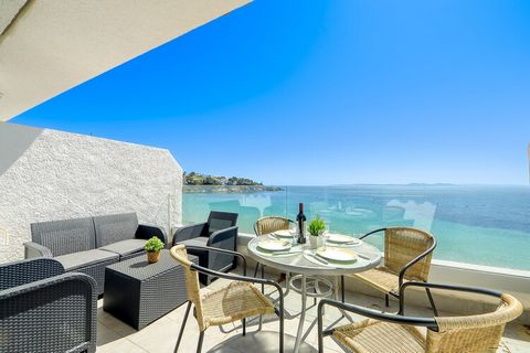 This bright and cozy 36 m² beachfront apartment is perfect for up to four guests, offering stunning waterfront views and direct access to Platja Almadrava, only 50 meters away. The accommodation includes a comfortable bedroom, an 8 m² terrace with ou...