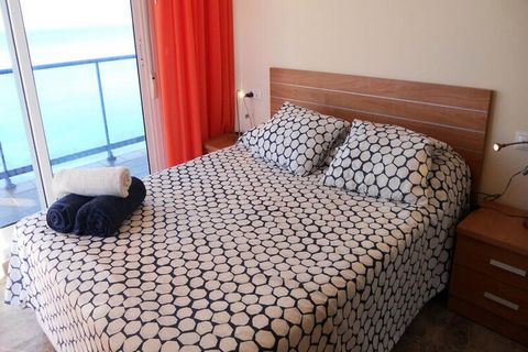 Dieses schצne Apartment im 8. Stock bietet einen atemberaubenden Panoramablick auf das Meer und verf�gt �ber zwei Schlafzimmer. Das Hauptschlafzimmer verf�gt �ber ein Doppelbett, einen Einbauschrank, Zugang zum Balkon und ein eigenes Badezimmer mit D...