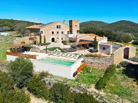 Coldwell Banker Lux Real Estate presents Mas Oms: a magnificent property nestling in Montnegre, in the mountains of the Gavarres Natural Park, near Girona. Located on the Costa Brava, in the north of Spain and close to the French border. In an idylli...