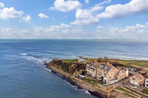 Positioned on Swanages iconic Peveril Point, this endearing 1800s home offers far-reaching, panoramic views of the rolling hills of Purbeck and its shimmering coastline. Built from traditional Purbeck stone, the property exudes timeless charm, seam...