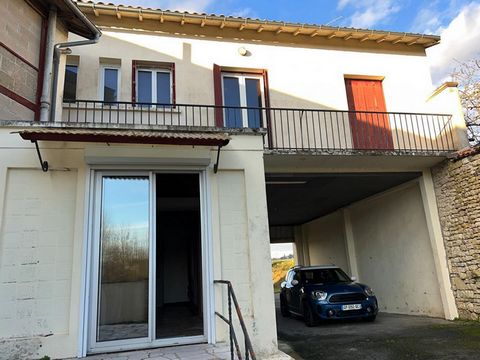 St Maixent 79400 -vaste maison de 7 ch au calme tout proche du centre ville. Prix : 166 380 euros Honoraires 3.99 % TTC inclus charge acquéreur, soit 160 000 euros net vendeur. Maison idéale pour une famille recomposée, a remettre au gout du jour au ...