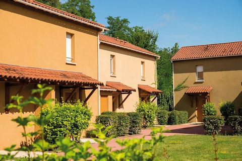 There are interconnected holiday apartments at the holiday centre, accommodating 4 people (FR-24100-13), 4 to 6 people (FR-24100-05), 6 people (FR-24100-06) and 8 people (FR-24100-08). The holiday apartments are comfortably appointed, and each apartm...