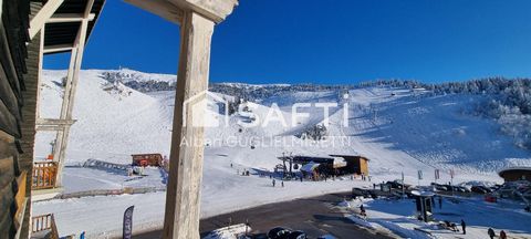 Located in Chamrousse, magnificent 128m² T4 duplex apartment, refurbished in 2021, nestled in the 3rd floor of a historic residence built in 1953. Chamrousse is the 3rd most popular ski resort in the Isère region, and the flagship site of the 1968 Ol...