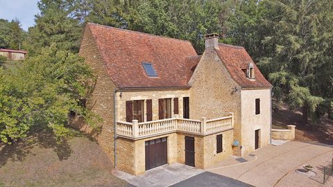 24290 AUBAS. Maison en pierres, garage, Terrain d'env. 3400m². Prix de vente : 369 000 euros (Honoraires charge vendeur). Située à 1 km de Montignac Lascaux, Périgord Noir et 25 kms de Sarlat, proche de toutes commodités au sein d'un hameau calme et ...