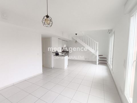 Rare sur le secteur : Venez découvrir cet appartement en duplex de 73m² situé au 4ème et dernier étage avec ascenseur, au sein d'une résidence sécurisée récente en plein cœur du centre-ville. Emplacement idéal avec toutes les commodités à proximité :...