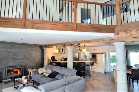 Your Noovimo Sud-Ouest advisor, Sonia LEFEBVRE, invites you to discover this nugget located in Estibeaux in EXCLUSIVITY. Are you dreaming of a house that combines authenticity, comfort and space? Come and discover this superb residence, a former seve...