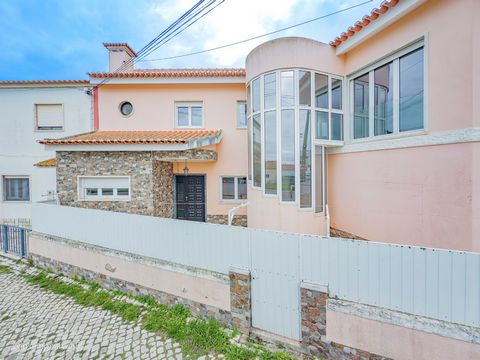 THE ADDED VALUE OF THE PROPERTY: 3 bedroom villa in Assafora, 4 km from São Julião beach and 11 km from Ericeira. PROPERTY DESCRIPTION: Floor 0 Office TOILET Room without Window (*) Living room TOILET Hall Kitchen Floor 1 Three bedrooms (*) Living ro...