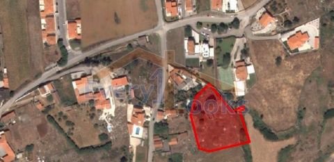 Excellent land for construction of villa(s) in Serra D'El Rei, located in a prime area of the village. The land, although still listed in the Land Book as rustic, is actually already urban in about 50% of its 2,920m2. The other half, according to the...